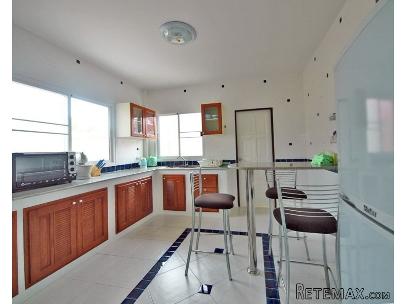 Villa with private pool near center.. - 2