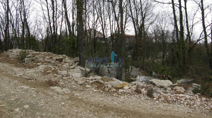 Pićan, nedaleko gradske jezgre prodaje se atraktivno.. - 3