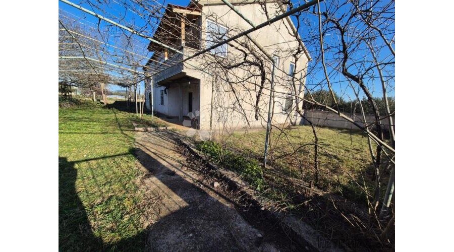Kuća za adaptaciju u Sikovu – velika okućnica i odličan inve - 2