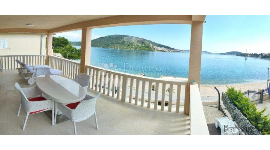 ROGOZNICA- PREDIVNA VILLA NA PLAŽI