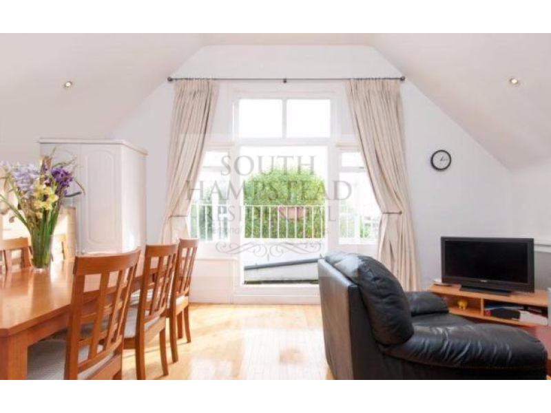 Flat 4, 12 Greencroft Gardens - 2