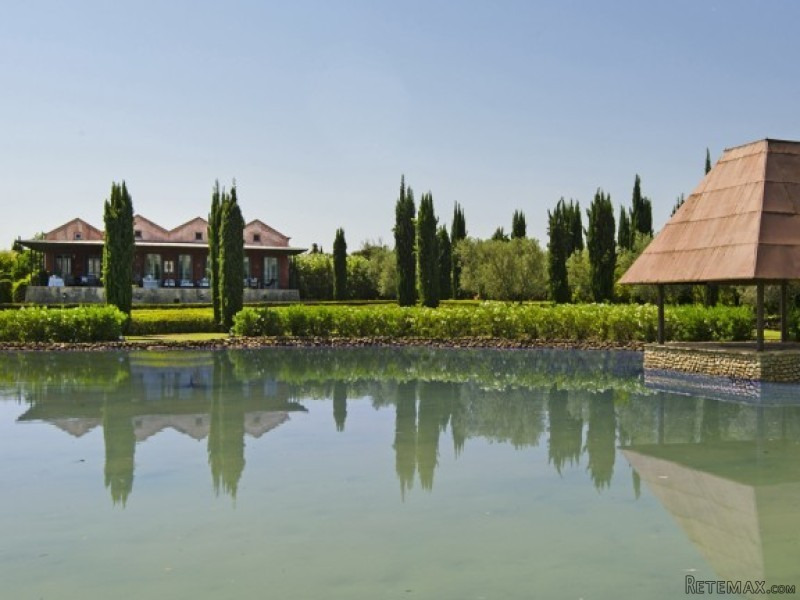 Luxury Estate With Absolute Privacy In..