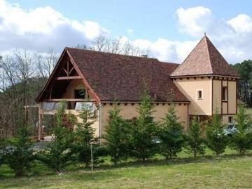 Spacious Périgourdine house surrounded..