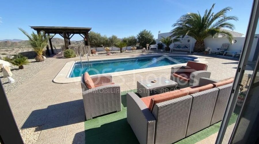 NEW & EXCLUSIVE TO VOSS HOMES - A lovingly presented, 3.. - 5