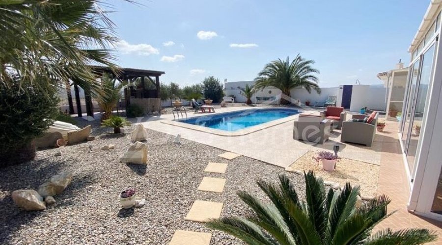 NEW & EXCLUSIVE TO VOSS HOMES - A lovingly presented, 3.. - 6