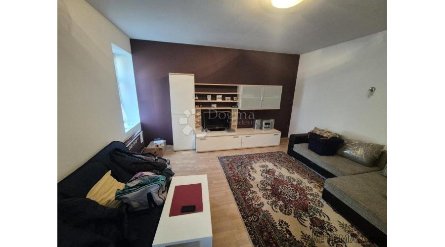 Kuća u centru Mihovljana sa ogromnim podrumom i 3.864m² zeml