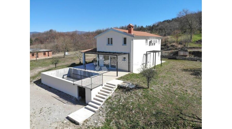 Cerovlje, atraktivna kuća s bazenom i saunom na TOP lokaciji