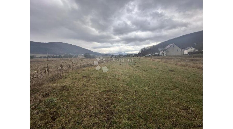 PERUŠIĆ U OAZI PRIRODE I TIŠINE 4000M2 + KUĆA S DVORIŠTEM