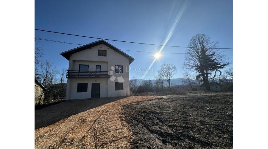 KUĆA U PRIRODI I UCRTANI OBJEKT S POGLEDOM VELEBIT