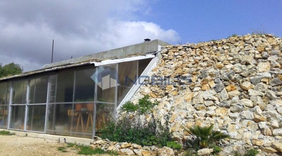 Vis, polje, kuća 100 m2 s nadstrešnicom 20 m2 i 13000 m2 z..