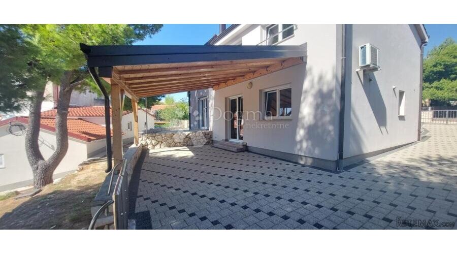 Dvoetažni apartman blizu mora