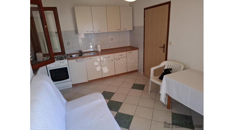 Vodice - apartman u prizemlju