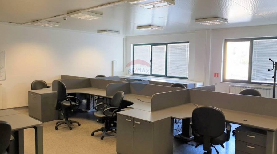 RIJEKA, CENTAR - UREDSKI PROSTOR NA 2. KATU, 840 m2