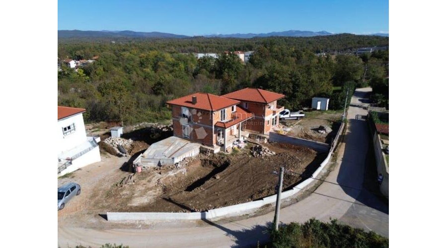 3-etažni stan u dvojnoj kući