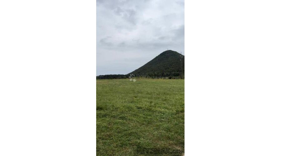 GOSPIĆ(DEBELO BRDO)-GRAĐEVINSKO ZEMLJIŠTE 4035m2