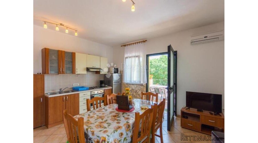 Stan za najam, 67 m², Labin