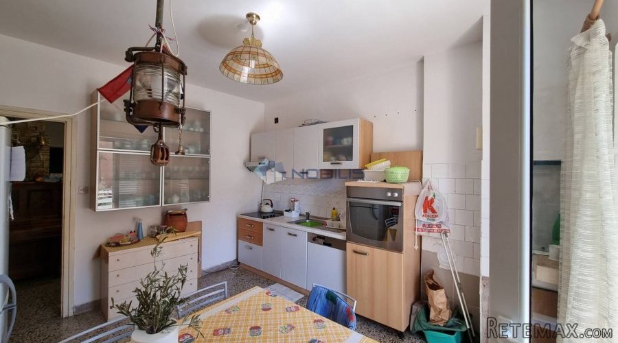 Zadar, Biograd n/M, 200m2 okućnice, apartman 105m2