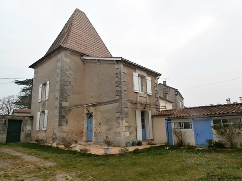 Nice Charente Property To Modernize..