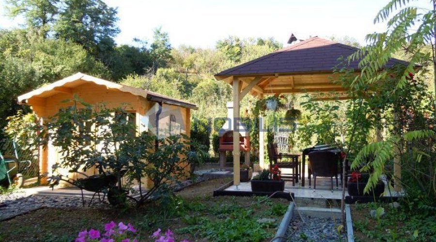 Zagreb (Gajnice) kuća sa 3 stana 256 m2