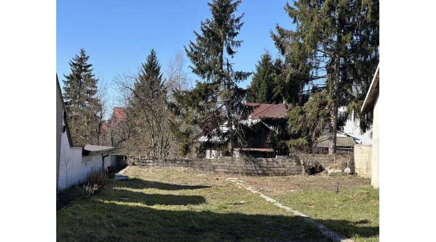 GRAĐEVINSKO ZEMLJIŠTE NA 600M OD CENTRA MIRNA LOKACIJA