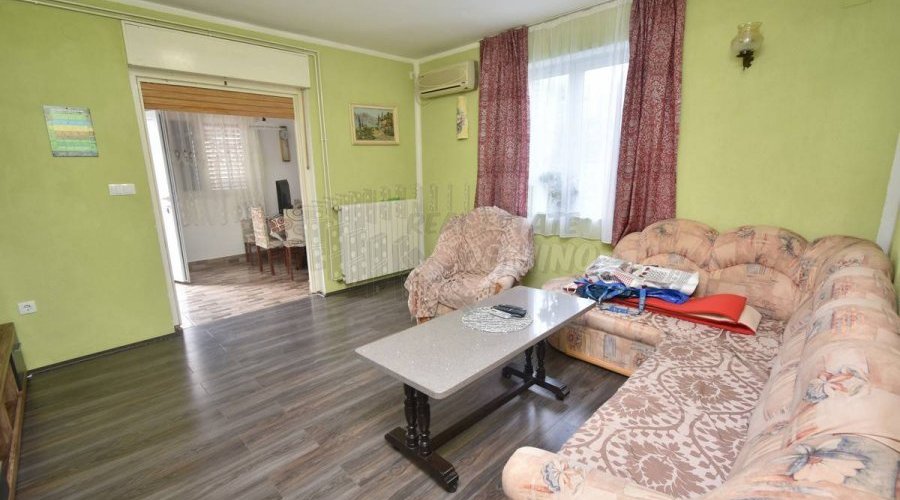 Prilika!! Etaža kuće u okolici grada Krka !