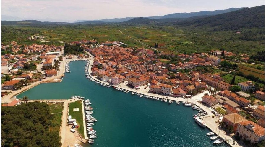 GRAĐEVINSKO ZEMLJIŠTE STARI GRAD HVAR