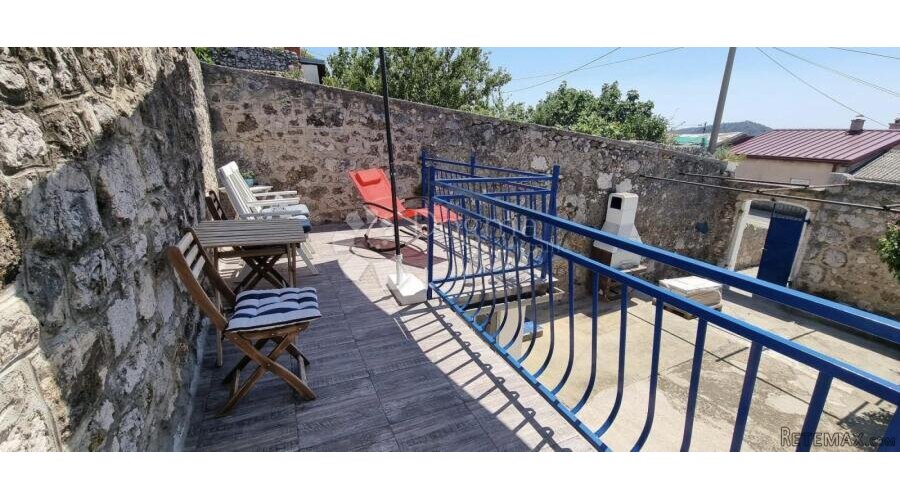 APARTMAN U KAMENOJ KUĆI