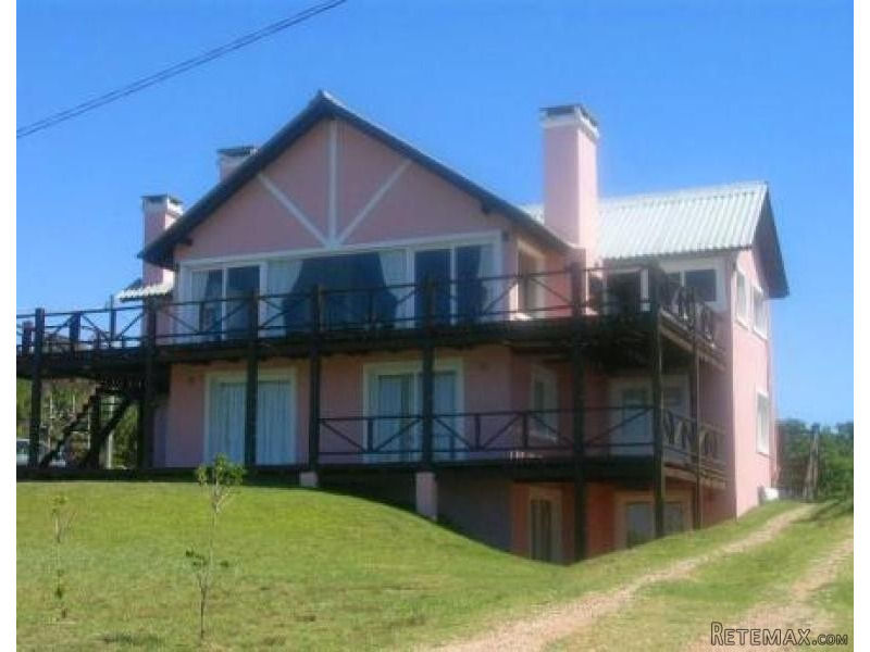 5 Bedroom House - For Rent - Montoya