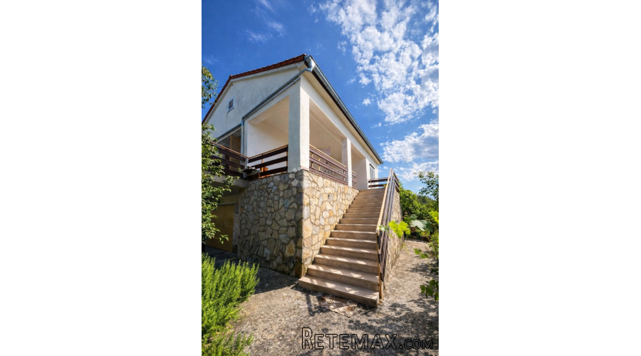 UGLJAN - kuća 144 m2 s velikom okućnicom (1336 m2)