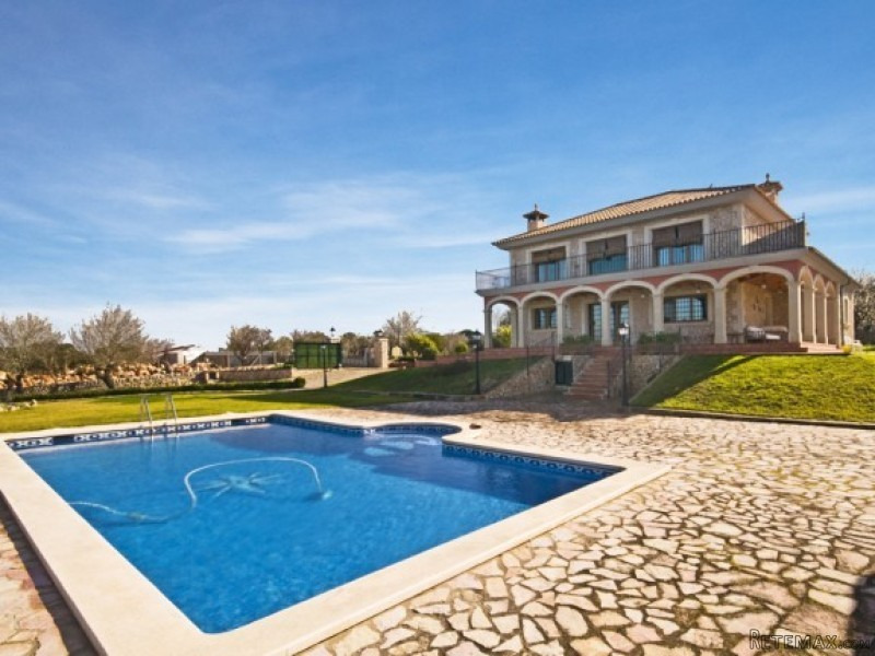 Excellent Country Estate With Superb..