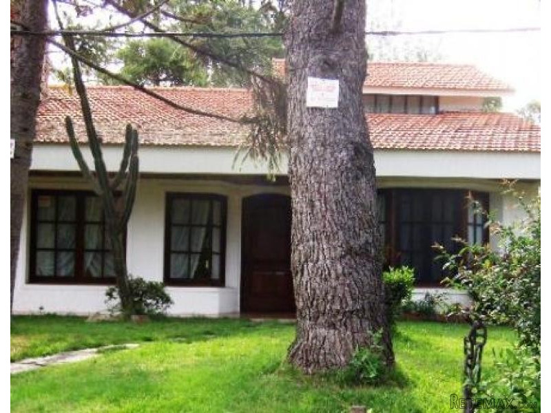 4 Bedroom House - For Rent - Pinares - 2