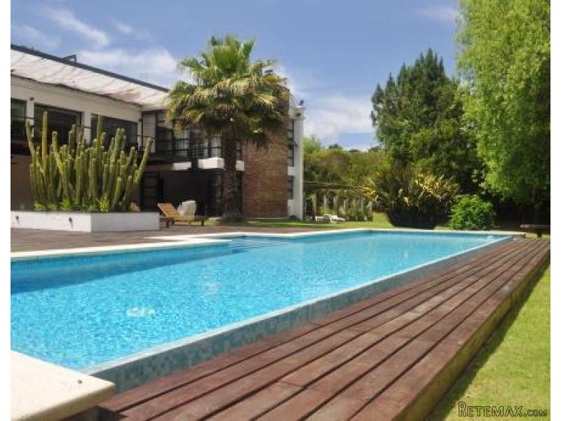 4 Bedroom House - For Rent - Golf