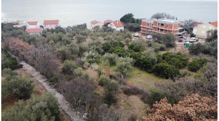 MASLENICA - GRAĐEVINSKO ZEMLJIŠTE 2401m2 - 2