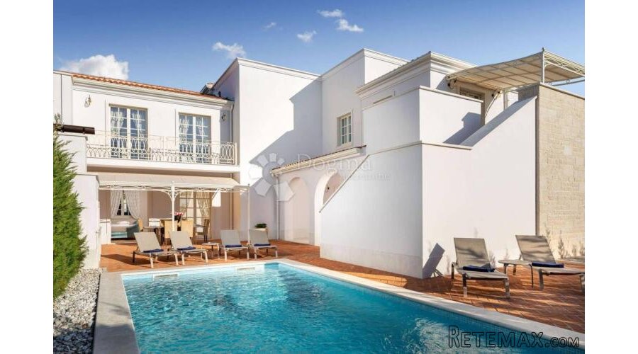 CONSTANZA VILLA