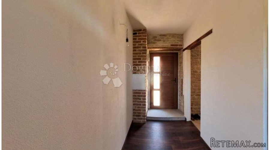 Renovirana kamena kuća u nizu s velikom terasom - Grohote,Šo - 3