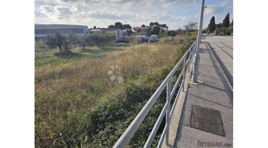 Rijetko Dostupno Građevinsko Zemljište u Fažani!