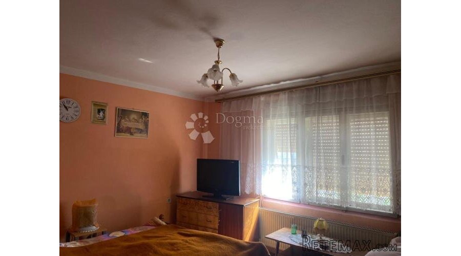 Kuća u Kaštelancu za renovaciju - prilika! - 2