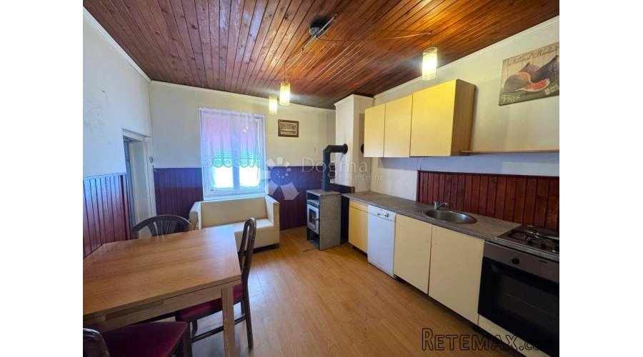Mala kuća, veliko zemljište – 1.422 m² mogućnosti u Selniku - 3