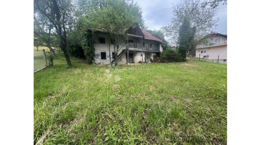 Građevinsko zemljište 1.600 m2 sa starom kućom za rušenje - - 2