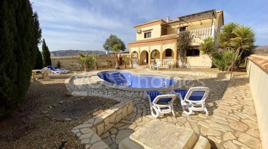 NEW TO VOSS HOMES - A beautifully designed, quality.. - 2