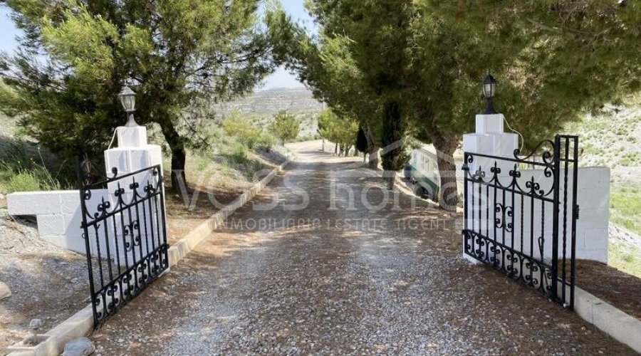 NEW & EXCLUSIVE LISTING TO VOSS HOMES - A spacious 169m2, 2.. - 12