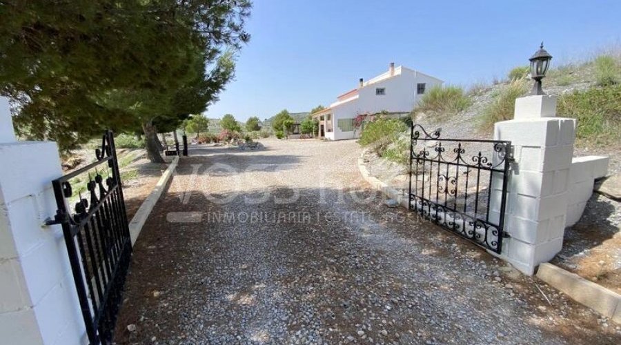 NEW & EXCLUSIVE LISTING TO VOSS HOMES - A spacious 169m2, 2.. - 13