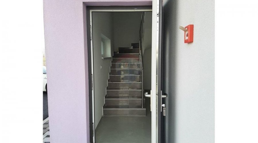 Uredski poslovni prostor u Trnovcu; 182 m2 - 19