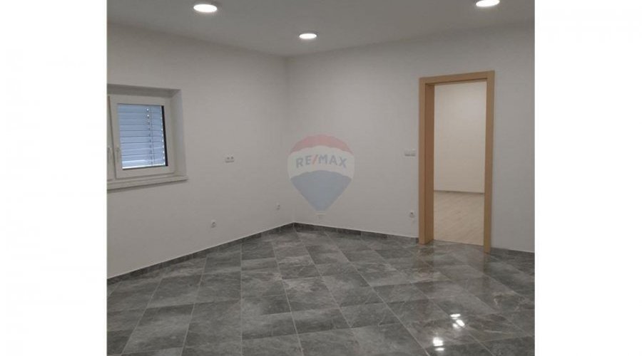 Uredski poslovni prostor u Trnovcu; 182 m2 - 24