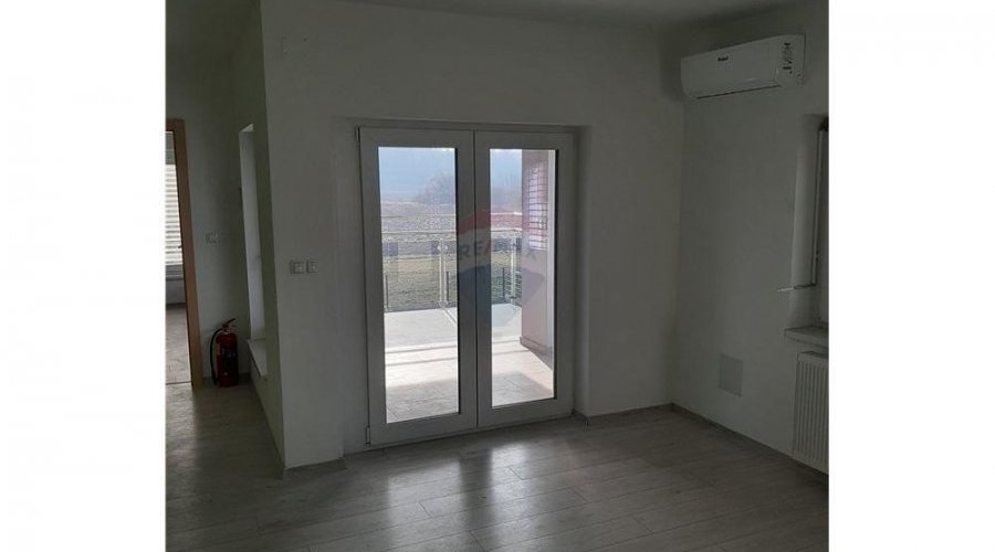 Uredski poslovni prostor u Trnovcu; 182 m2 - 26