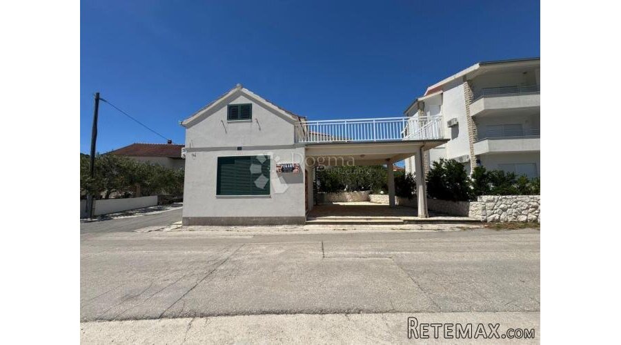 KUĆA S 3 APARTMANA I POSLOVNIM PROSTOROM VINIŠĆE - 2