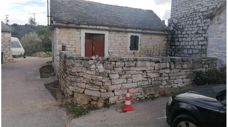 PRILIKA! Stara kamena kuća u Krč Dolcu kraj Primoštena - 2