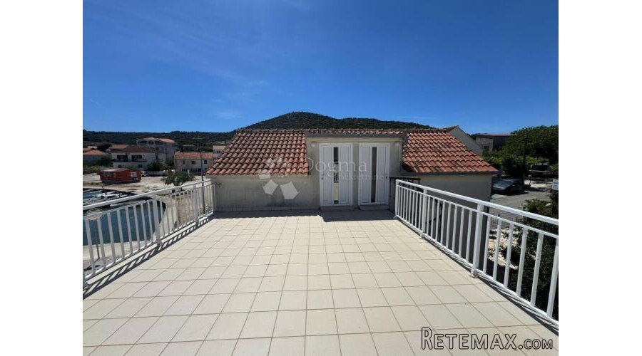 KUĆA S 3 APARTMANA I POSLOVNIM PROSTOROM VINIŠĆE - 3