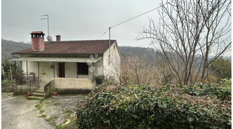 Kuća za renovaciju s terasom s koje nećete željeti otići!