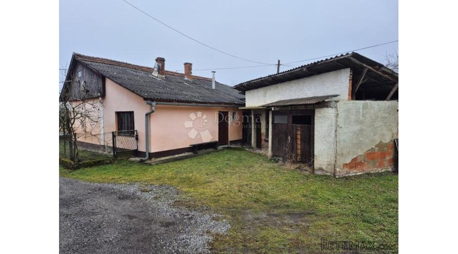 Kuća s prostranom okućnicom na odličnoj lokaciji uz glavnu c